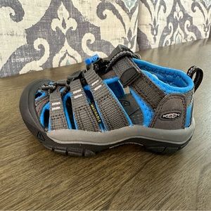 NIB Keen Newport H2 Water Friendly Sandals Black and Blue Toddler Boy Size 8